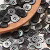 Botones de Concha de Encaje Grabado en Stock, Concha de Taro, Concha de Vieira Negra, Botones con Patrón Tallado, Botones de Alta Gama para Camisa, Cárdigan, Traje