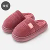 Zapatillas de algodón simples de invierno para mujer, zapatillas de interior antideslizantes, zapatillas cálidas de color liso para parejas, zapatillas de hombre al por mayor