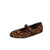 Sapatos Mary Jane de fivela de tira única novo tamanho grande com sapatos sapatos de vovó retrô bico redondo 2026 fundo plano estampa de leopardo primavera outono pelo