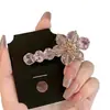 Exquisito Pinza para el Cabello de Flor de Cristal Rosa Versátil para Mujeres 2026 Nuevo Diseño de Nicho Pinza Lateral Pinza para Flequillo