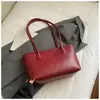 Bolsa Tote Grande de Viagem Transfronteiriça para Mulheres 2025 Inverno Novo Estilo de Alta Qualidade Elegante Versátil de Ombro ou Axila