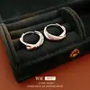 Aretes Redondos Torcidos de Zirconia, Moda de Lujo Ligero, Estilo Fresco, Aretes Personalizados, Aretes Versátiles de Gama Alta de Nicho al por Mayor