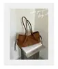 Bolsa retro de gamuza al por mayor transfronteriza para mujer, nueva, elegante, gran capacidad, para ir al trabajo, de un solo hombro, elegante, bolsa de axila, moderna