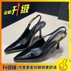 Tacones Altos para Mujer 2025 Verano Nuevo Estilo Recorte Negro Punta Afilada Elegante Tacón Pequeño Dorado Charol Punta Sandalias de Aguja
