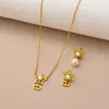 Fotos Reais do Novo Conjunto de Brincos e Colar Assimétricos Estrela da D Brand para Mulheres, Apresentando uma Estrela de Cinco Pontas de Alta Qualidade e Pérolas Swarovski