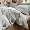 Conjunto de Roupa de Cama Jacquard Lavado de Algodão Puro Estilo Muji com Botões, Conjunto de Quatro Peças com Lençol de Listras e Capa de Edredom, Conjunto de Três Peças para Dormitório Estudantil