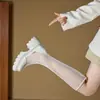 Botas compridas vazadas, novo modelo 2025, botas de malha branca respirável finas de sola grossa para o verão, para pessoas baixinhas aumentarem a altura