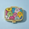 Caja de pastillas cuadrada pequeña de dos compartimentos, al por mayor, en stock, a prueba de humedad, sellada, caja de almacenamiento de pastillas, organizador de artículos, joyero, personalizable