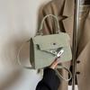 Bolsa de Alto Padrão Transfronteiriça Feminina Moda Nova Primavera e Verão 2025 Bolsa de Ombro Transversal de Nicho Bolsa Kelly Estilo Coreano Feminina