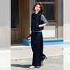 Traje de outono de alta qualidade para mães, estilo "old money", nova coleção de outono 2026, conjunto de colete de três peças moderno e estiloso para mulheres de meia-idade