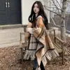 Bufanda cálida estilo étnico Otoño e Invierno capa de viaje pradera Qinghai Tíbet bufanda exterior de doble cara tipo cachemir para mujer