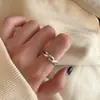 Anillo liso para mujer, moderno y único, diseño de nicho, lujo ligero, simple y exquisito, juego de tres piezas, anillo ajustable, elegante