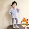 Abrigo para Niña Otoño 2026 Nuevo Modelo Infantil Tres en Uno Suave Atuendo de Otoño Conjunto de Dos Piezas para Bebé Niña Otoño/Invierno