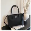 2026 Nova Moda Transfronteiriça Bolsa de Mão Grande Capacidade Padrão Lichia Nicho Casual Retro Ombro Transversal para Mulheres