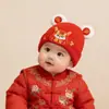 Chapéu de Ano Novo de Inverno para Bebê Chapéu de Lã Quente Tricotado Festivo Vermelho para Bebês Pequenos Chapéu com Proteção para as Orelhas Infantil