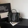 Bolso Tote de Gran Capacidad con Textura Tejida 2026 Nuevo Lanzamiento de Verano Bolso de Hombro Único Cruzado de Nicho Bolso Cubo para el Trabajo y el Viaje