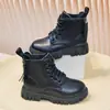 Botas Chelsea estilo britânico para meninas, nova coleção primavera/outono 2026, botas casuais da moda e versáteis para crianças, tamanhos médios e grandes, botins de couro da moda