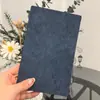 Nuevo Papel de Cera Sensible a la Piel 3M Patrón Película Posterior Gofrada Pantalla Plegable Full-Coated Simple Piel Película Trasera de Teléfono Móvil Máquina de Corte Película Universal