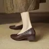Zapatos de Abuela de Lujo de Piel de Oveja Primavera 2026, Punta Fina, Tacón Medio Grueso, Estilo Vintage Versátiles Tacones Altos