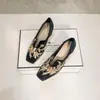 Estilo Chinês Novo Retrô 2026 Primavera e Outono Novo Modelo Estilo Chinês Bordado Bico Quadrado Elegante e Versátil Sapatos Femininos de Salto Único