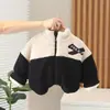 Chaqueta Gruesa Forrada de Felpa para Niños, Nuevo Estilo Otoño e Invierno 2025, Ropa para Bebés y Niños Pequeños, Abrigo de Algodón Cálido con Felpa de Partículas, Moderno