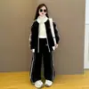 Nuevo Traje Deportivo para Niñas 2026 para Niños Mayores, Estilo Coreano, Rayas Negras y Blancas, Cuello Alto, Cremallera, Pantalones de Pierna Ancha, Moderno