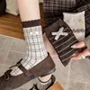 Meias de Cano Médio Série Cor Café Melanoide Femininas Outono Inverno Novo Estilo Celebridade da Internet Versão Coreana Tecido Listrado Etiqueta de Tecido Meias Longas de Bolinhas Xadrez