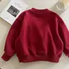 Moletons de fleece para meninos e meninas, nova coleção outono/inverno 2026, design de desenho animado vermelho, forrados com fleece e espessados, moletons de bebê fofos e estilosos