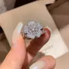 Anillo Abierto de Flor de Zircón Transfronterizo Europeo y Americano, Lujo Ligero, Sensación de Alta Gama, Anillo para Dedo Índice de Nicho, Accesorio de Mano Versátil y Elegante