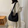 Otoño e Invierno 2023 Nuevo Abrigo Sencillo de Algodón Tela Bolso de Hombro Suave Bolso de Axila Retro Bolso Cruzado Moda Portátil Bolso de Mujer
