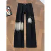 Calça jeans masculina de brim lavado com retalhos rasgados em vibe americana, calça de marca trendy de alta rua estilosa, calça de corte reto ajustado