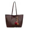 Bolso Transfronterizo de Textura Tejida Retro para Mujer Nuevo Estilo Otoño Temprano 2026 Moda Bolso de Hombro Grande Bolso Tote para Viajes