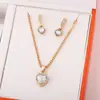 Pendientes Dorados en Forma de Corazón de Venta Caliente Transfronterizos Europeos y Americanos, Pendientes Simples y de Moda en Forma de Corazón de Amor Retro, Clips para Orejas, Venta al por Mayor de Joyería