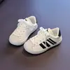 Tenis blancos para niños con puntera en forma de concha, versátiles y modernos, colección primavera/otoño 2026, zapatillas deportivas unisex con suelas suaves, zapatos casuales