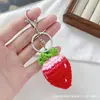 Llavero de Fresas Tejidas a Crochet Hecho a Mano Colgante de Fruta Tejida Lindo Accesorio de Decoración para Bolso DIY