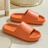 Pantuflas verano casa baño ducha antideslizantes desodorantes sandalias mujeres al por mayor eva sensación de mierda suela gruesa zapatos silenciosos