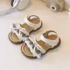 Sandalias de Deslizamiento Cuadradas Personalizadas, Modernas Sandalias Planas Nuevas de Estilo Primavera para Niños con Puntera Redonda Semi-Cubiertas con Lazo Zapatos de Princesa