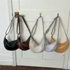 Nova Bolsa de Couro com Cera de Óleo Vintage 2026 Formato Dumpling para Mulheres, Bolsa de Ombro Simples de Couro Macio, Bolsa Pequena Transversal de Nicho para o Dia a Dia