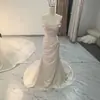 Vestido de novia sirena strapless de satén con perlas, cintura fruncida y cola larga, vestido de novia principal, fábrica de vestidos de novia de comercio exterior transfronterizo