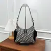 Bolsa Pequena Feminina 2026 Novo Design de Nicho Bordada Estilo Cesta Retrô Versátil Ombro Transversal Pequena Bolsa