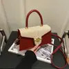 Otoño e Invierno Sencillo 2026 Parche de Letras Gran Capacidad Nueva Moda Textura Retro Bolso Pequeño Cuadrado de Hombro Cruzado para Mujer