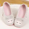 Fábrica directa al por mayor de zapatos de confinamiento, nuevas zapatillas de dibujos animados de primavera, suela gruesa, talla grande, antideslizantes, tacón de bolsa, zapatos para mujeres embarazadas y posparto