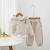 Conjunto de ropa de primavera para niños, chaleco de principios de primavera para bebé niño, pantalones, sudadera, ropa para exteriores, conjunto de tres piezas para bebés y niños pequeños