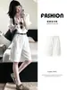 Shorts de traje de lino blanco para mujer, nuevo estilo de verano, estilo old money, shorts de pierna ancha de algodón-lino Tencel, pantalones de longitud media para mujeres petite