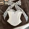 Corsé de estilo vacacional con tirantes blancos, patchwork de lunares blancos y negros, entallado a la cintura y con ballenas