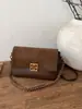 Bolsa de Ombro Transversal Versátil Moda Tendência Inverno 2025 com Toque de Luxo e Design Exclusivo Bolsa de Mão