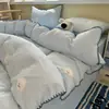 Conjunto de cama de quatro peças grau A para maternidade e infantil para dormir nu na cama, algodão puro genuíno, lençol e capa de edredom estilo Fair Isle, conjunto de três a quatro peças para dormitório