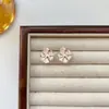 Pendientes de Pétalos Florales Vintage Estilo Francés para Mujer, Nicho de Lujo de Alta Gama, Únicos y Versátiles, Nuevos Pendientes 2025