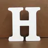 En stock 26 Adornos del Alfabeto Inglés Madera Blanca Decoración para el Hogar Boda Accesorios para Disparos Adornos de Madera Maciza