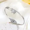 Pulsera de Acero de Titanio que No se Desvanece Corazón de Melocotón Mariposa Temperamento de Oficina Joyería para la Mano Accesorios Ajustables de Acero Inoxidable Puesto Transfronterizo